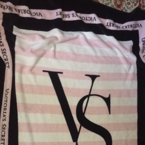Victoria secret blanket - Picture 2 of 2